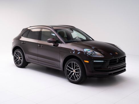 New 2026 Porsche Macan image 7