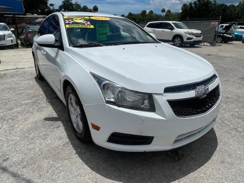 Used 2013 Chevrolet Cruze LT FWD image 1