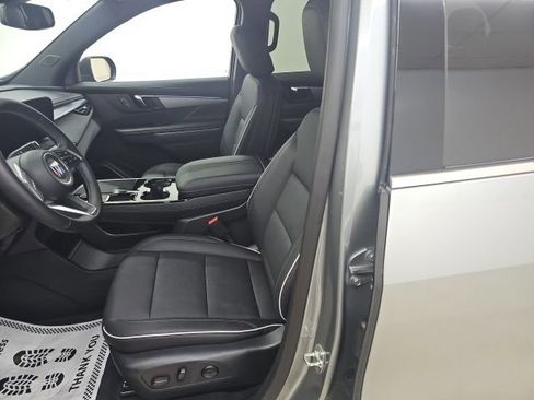 Used 2025 Buick Enclave Preferred image 2