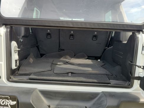 Used 2024 Jeep Wrangler Unlimited Sport AWD/4WD image 6