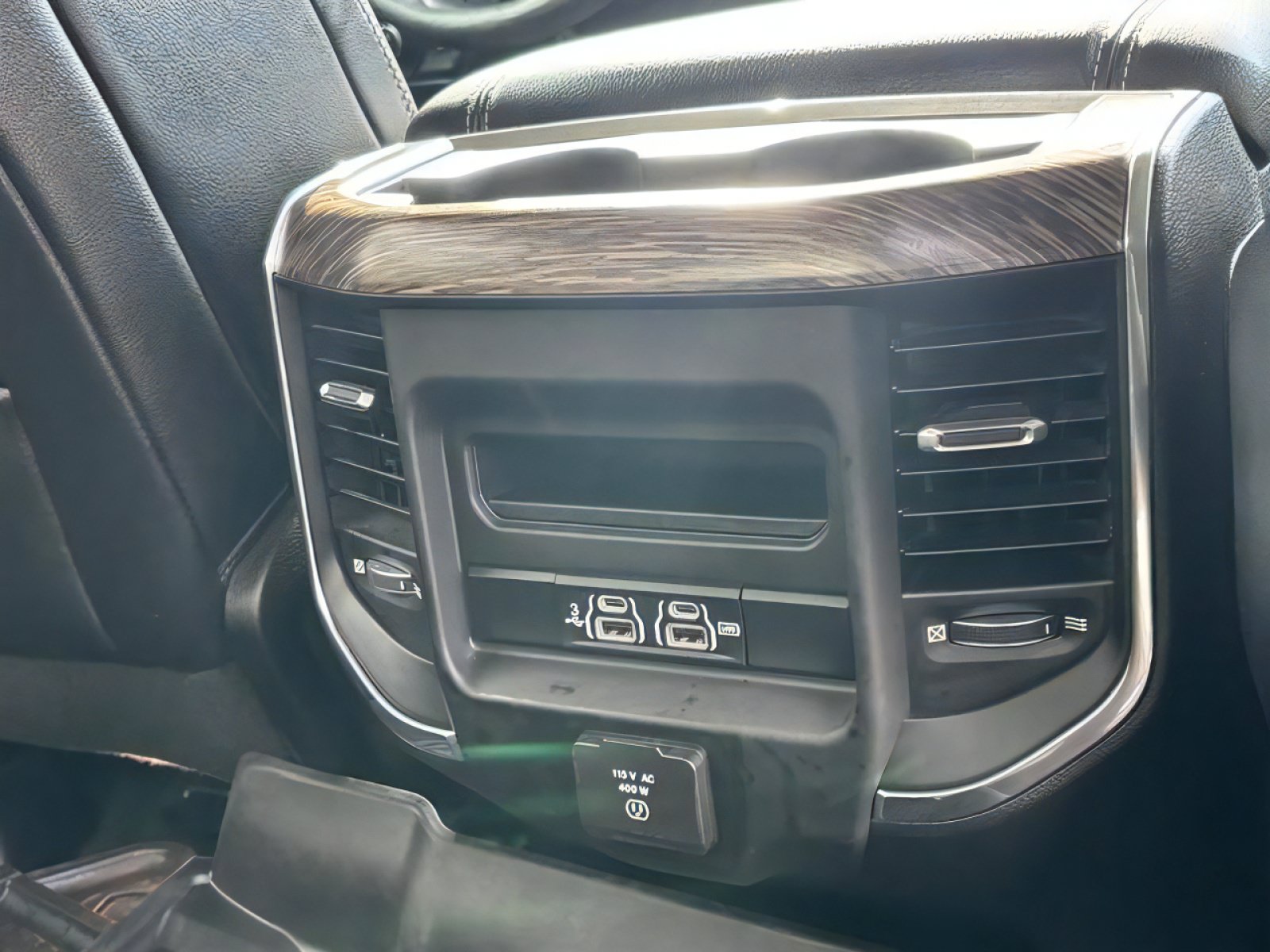 Used 2019 RAM 1500 Laramie AWD/4WD image 31