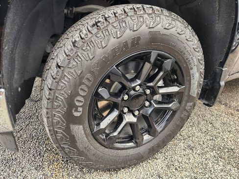 Used 2023 Chevrolet Silverado 1500 LT image 10