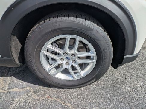 New 2026 Ford Explorer Active RWD image 11