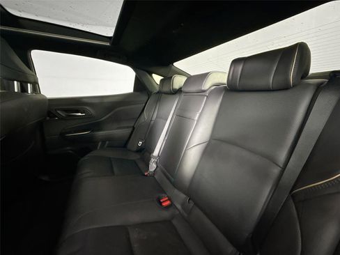 Used 2023 Toyota Crown Limited image 34