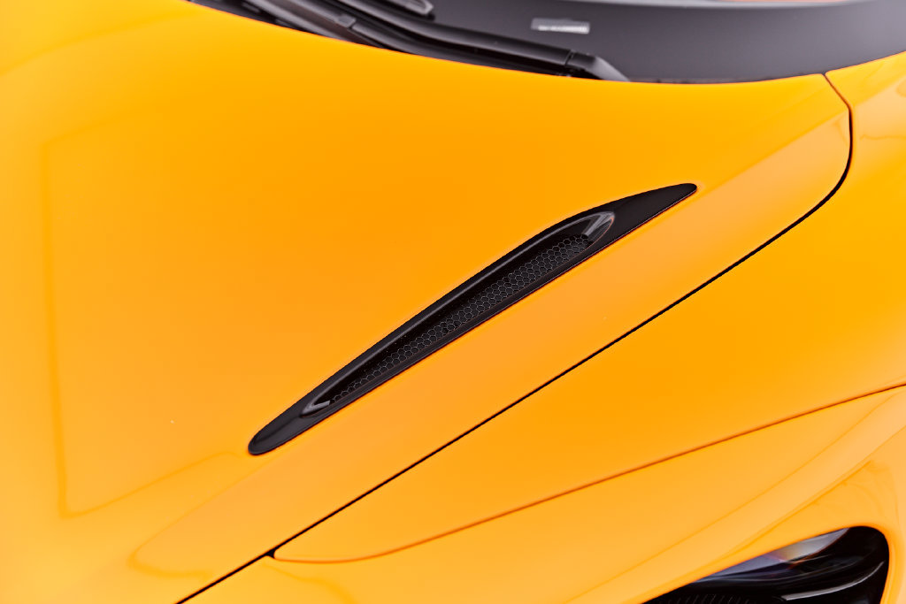 Used 2025 McLaren 750S Spider RWD image 33