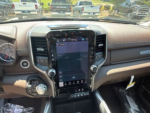 New 2026 RAM 1500 Laramie AWD/4WD image 29