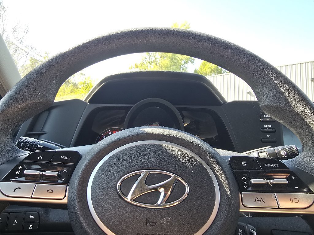 Used 2021 Hyundai Elantra SE w/ Preferred Accessory Package FWD image 23