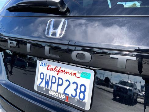 Used 2025 Honda Pilot Sport image 30