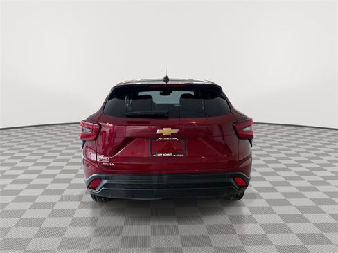 Certified 2025 Chevrolet Trax LS image 9