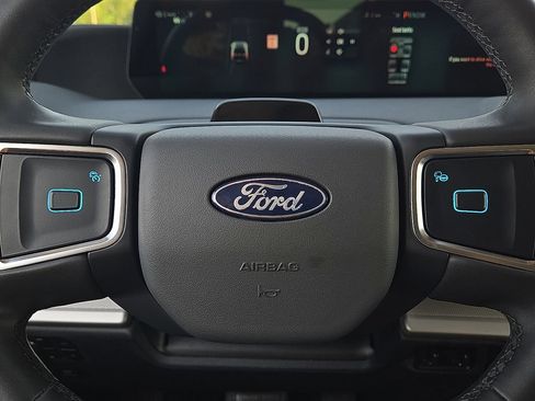 Used 2025 Ford Expedition Active AWD/4WD image 19