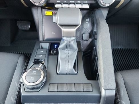 Certified 2025 Toyota Tacoma SR5 w/ SR5 Upgrade Package AWD/4WD image 21