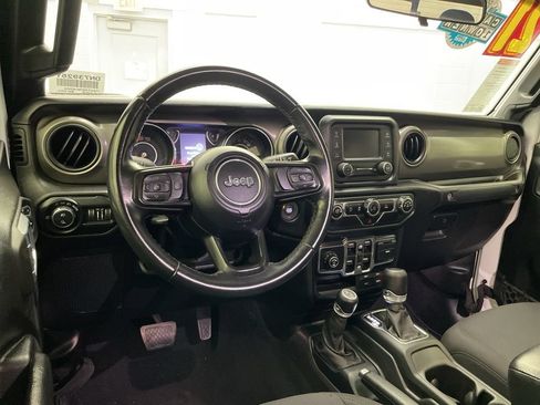 Used 2021 Jeep Gladiator Overland AWD/4WD image 12