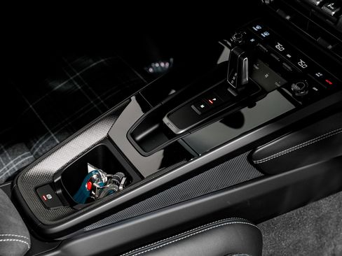 Used 2024 Porsche 911 Dakar image 32