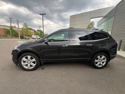 Used 2017 Chevrolet Traverse LT w/ Style and Technology Package FWD image 7