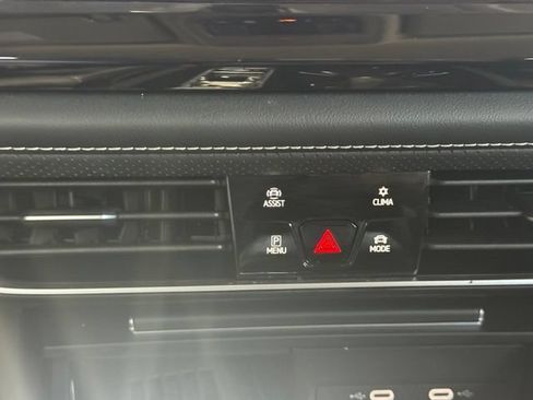 Used 2025 Volkswagen Atlas SE FWD image 20