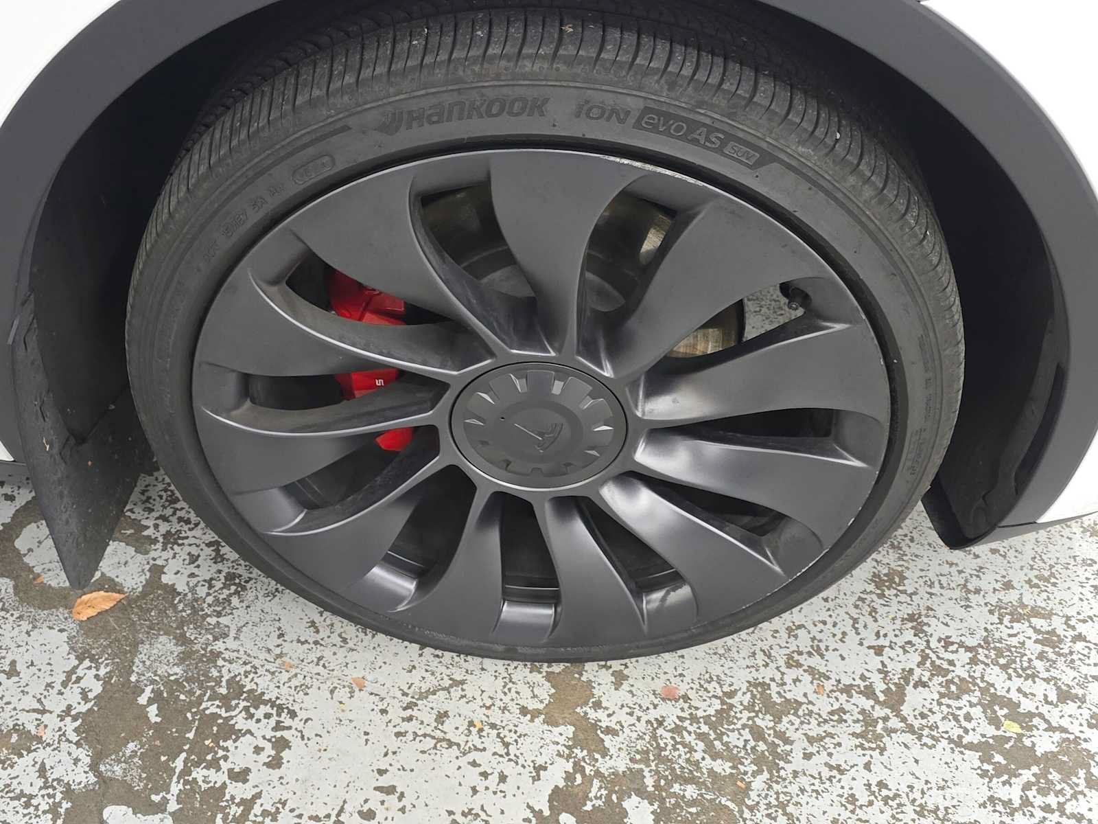 Used 2024 Tesla Model Y Performance AWD/4WD image 9