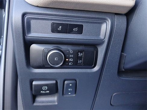 Used 2023 Ford Expedition Limited image 19