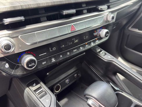 Certified 2024 Kia Telluride EX w/ EX Captain's Chair Package AWD/4WD image 17
