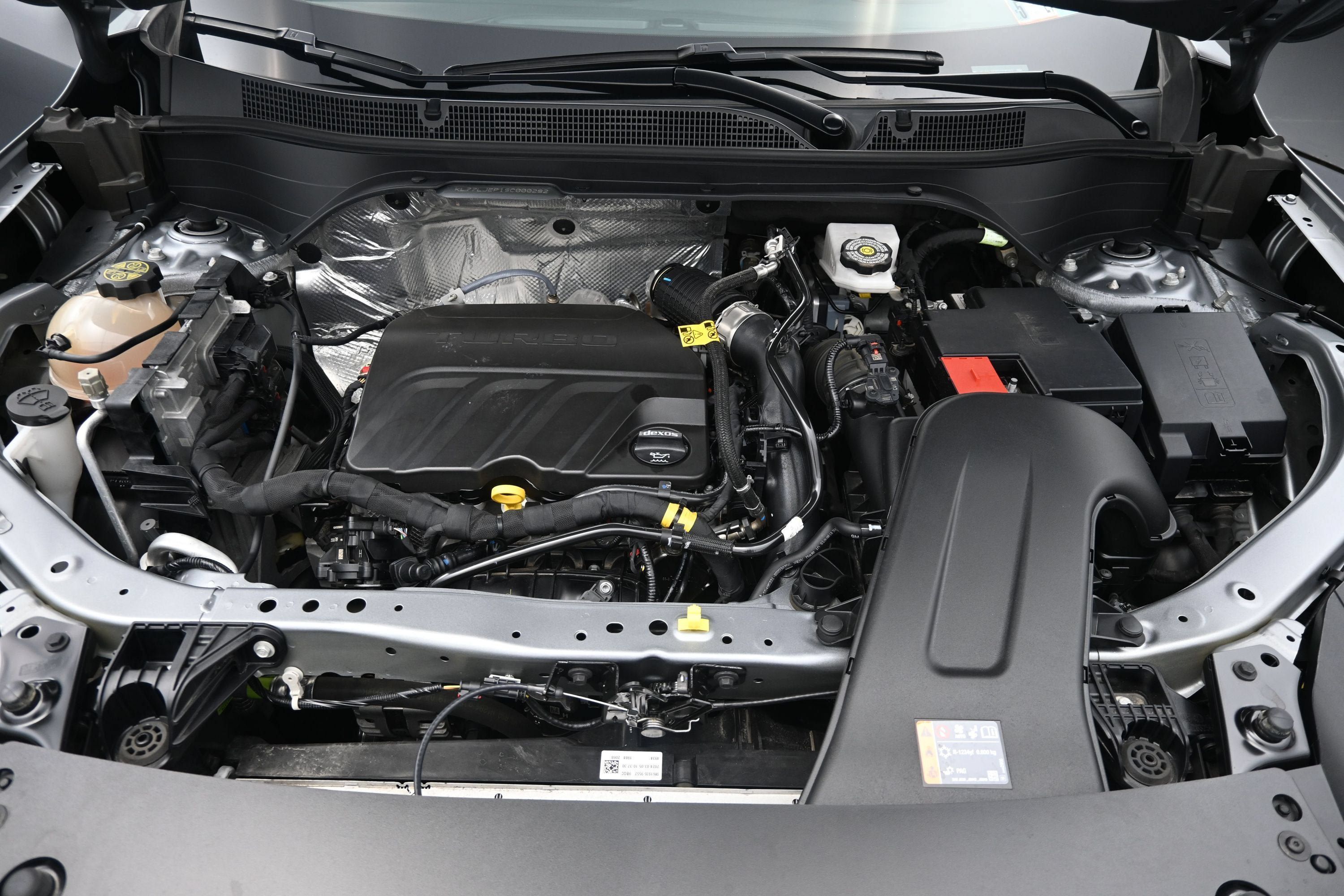 Used 2025 Chevrolet Trax RS w/ Sunroof Package FWD image 33