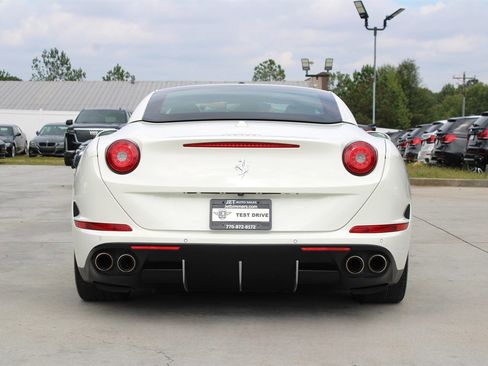 Used 2015 Ferrari California T image 11
