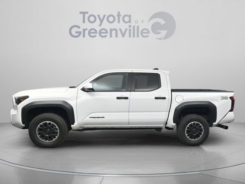 Certified 2024 Toyota Tacoma TRD Off-Road AWD/4WD image 6