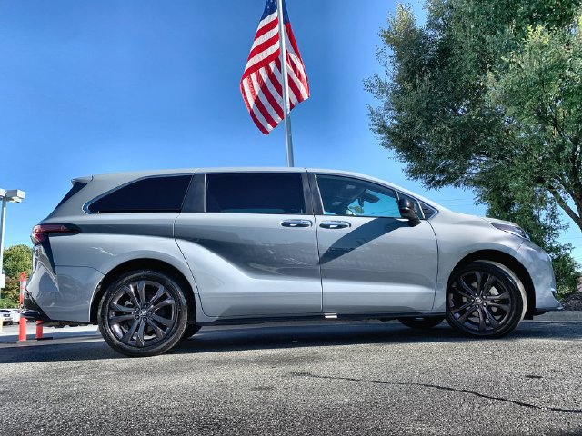 Certified 2024 Toyota Sienna XSE FWD image 9