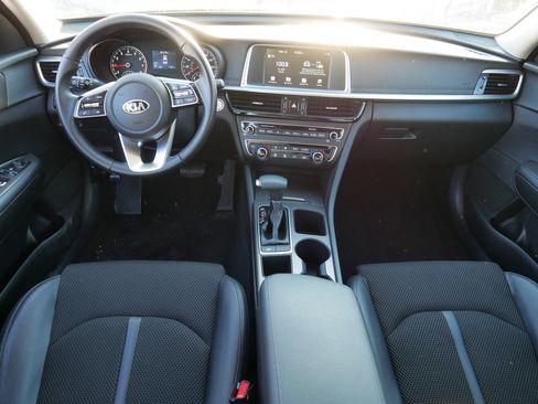 Certified 2019 Kia Optima S image 10