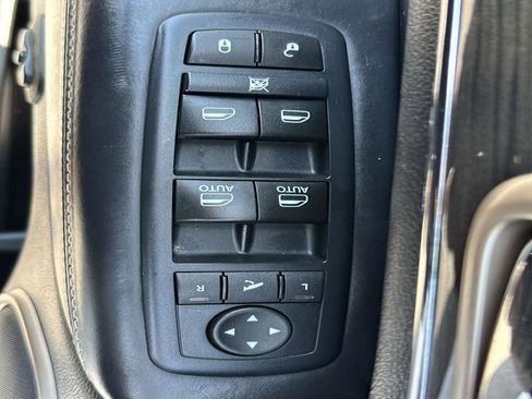 Used 2017 Jeep Grand Cherokee Overland w/ Jeep Active Safety Group image 21
