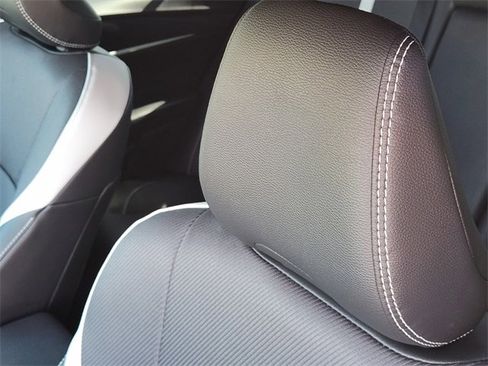 Used 2025 Toyota Camry SE image 11