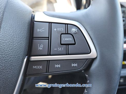 Used 2025 Toyota Highlander Limited image 20