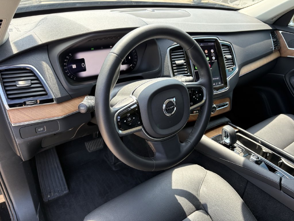 Used 2024 Volvo XC90 B5 Plus w/ Protection Package Premier AWD/4WD image 14