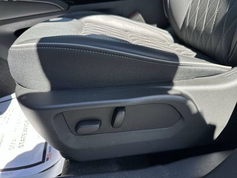 Used 2023 Buick Envision Avenir AWD/4WD image 14