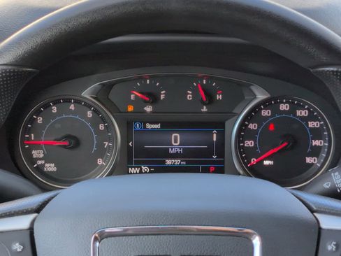 Used 2023 GMC Acadia SLE image 18