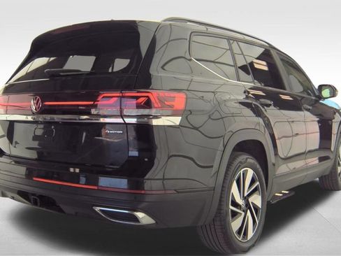 Used 2024 Volkswagen Atlas SE w/ Panoramic Sunroof Package AWD/4WD image 7