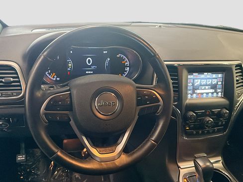 Used 2018 Jeep Grand Cherokee Limited AWD/4WD image 18