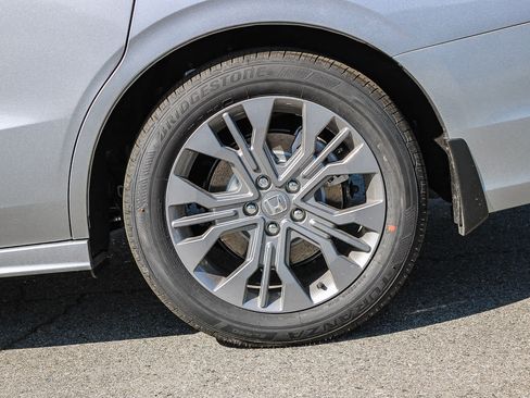 New 2026 Honda Odyssey Touring image 8