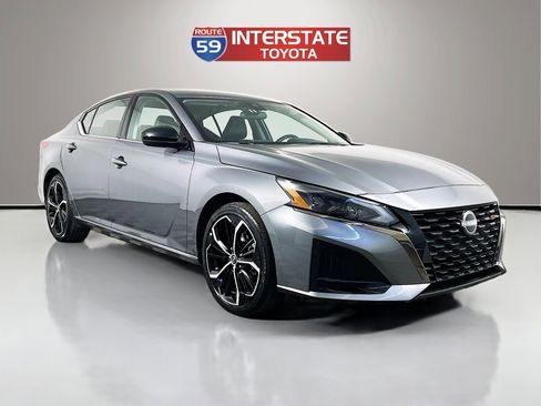 Used 2025 Nissan Altima 2.5 SR image 1