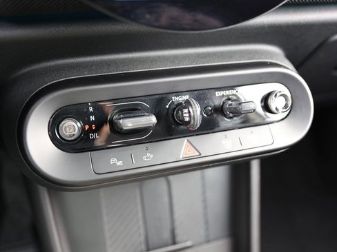 Used 2025 MINI Cooper 2-Door Hardtop image 22