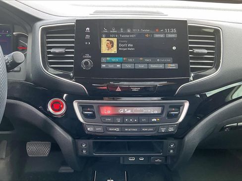 Used 2025 Honda Passport Black Edition image 7