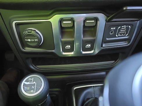 Used 2024 Jeep Wrangler Sport S image 25