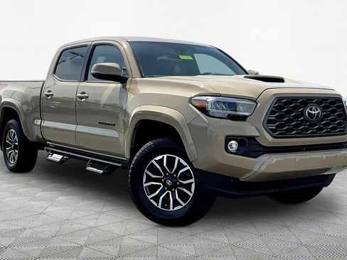 Used 2020 Toyota Tacoma TRD Sport w/ Technology Package image 3