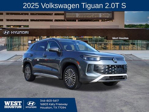 Used 2025 Volkswagen Tiguan S FWD image 1