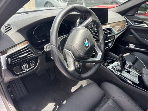 Used 2023 BMW 530i w/ Premium Package RWD image 7