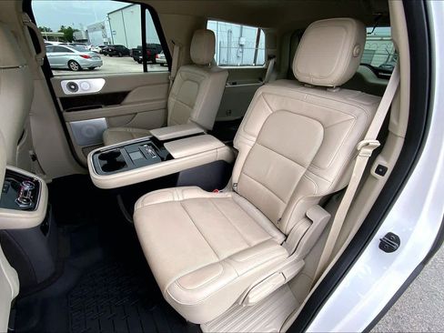 Used 2019 Lincoln Navigator Reserve AWD/4WD image 21