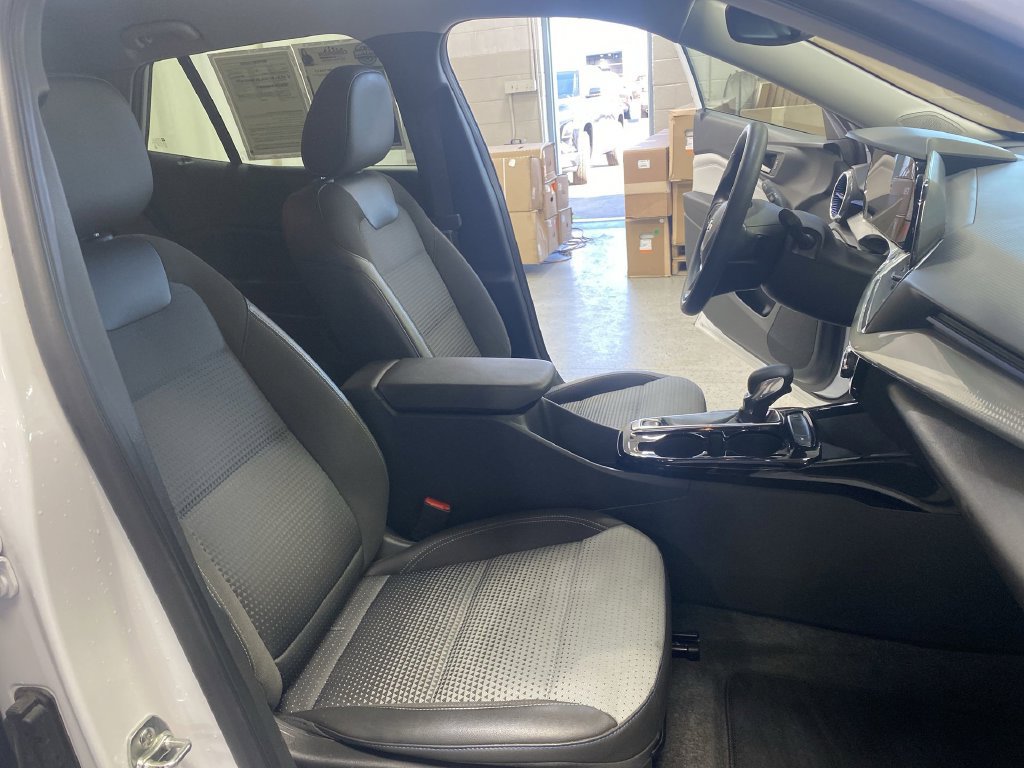 Certified 2025 Chevrolet Trax LT FWD image 36