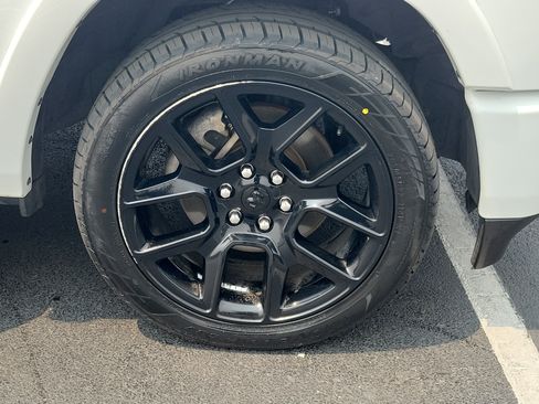 Used 2022 RAM 1500 Laramie AWD/4WD image 7