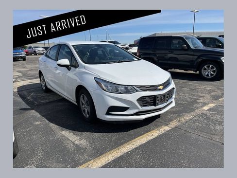 Used 2017 Chevrolet Cruze LS FWD image 1