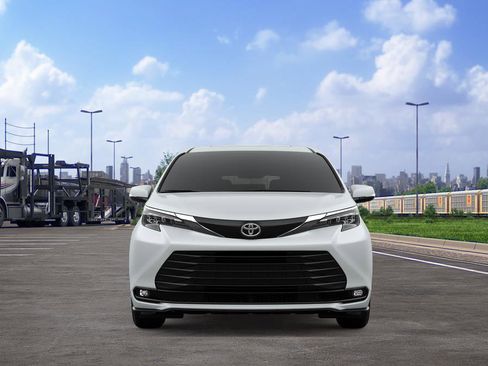 New 2026 Toyota Sienna XLE FWD image 17