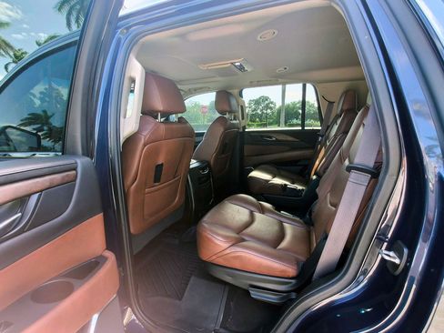 Used 2017 Cadillac Escalade Premium Luxury AWD/4WD image 35