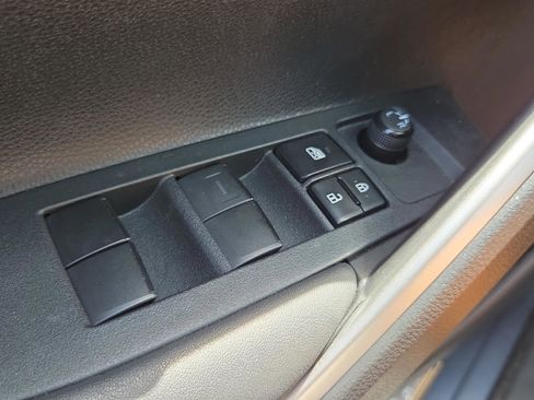 Used 2022 Toyota Corolla Cross LE FWD image 17